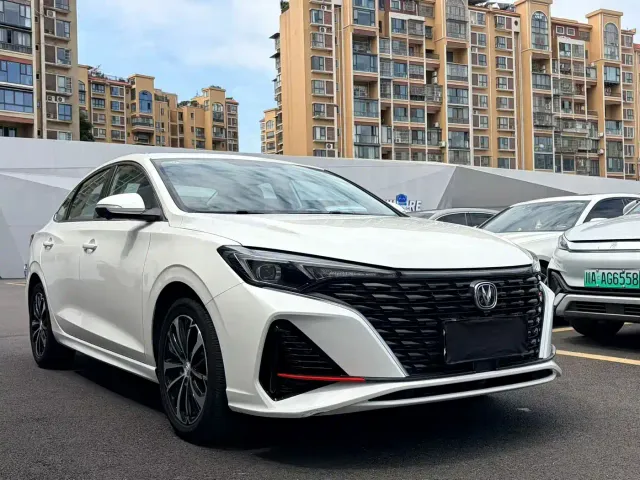 Changan Eado — Фото автомобиля 3