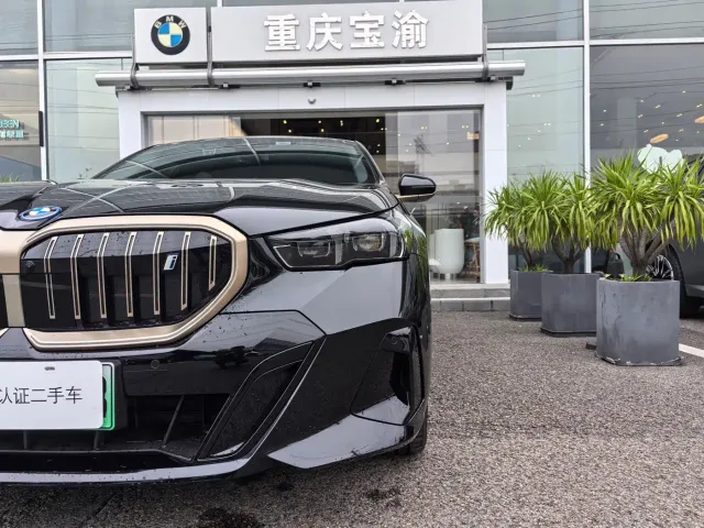 BMW i5 — Фото автомобиля 3