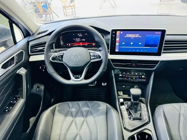 Volkswagen Tiguan L — Фото автомобиля 11