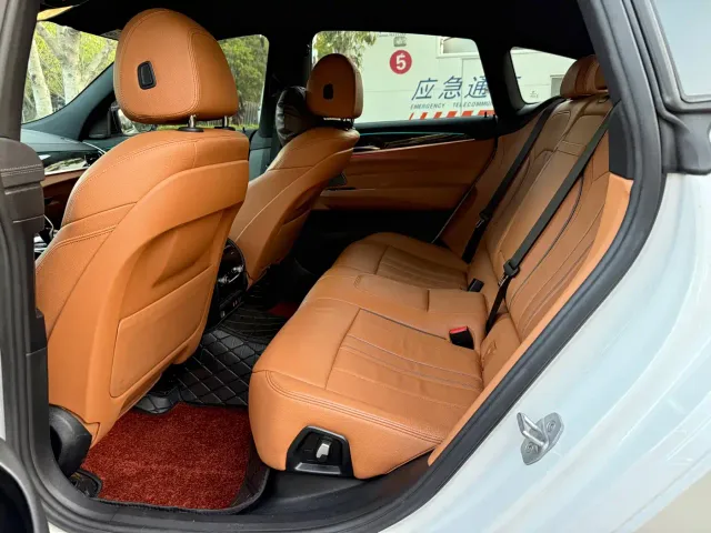 BMW 6 Series Gran Turismo — Фото автомобиля 9