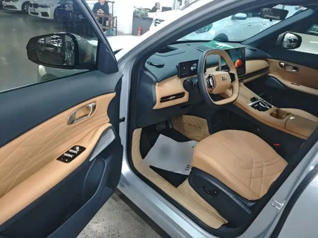 Geely Galaxy Starship 7 EM-i — Фото автомобиля 15