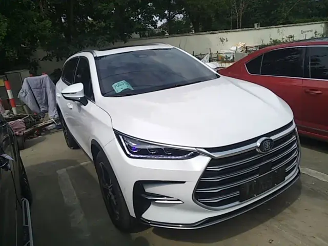 BYD Tang — Фото автомобиля 3