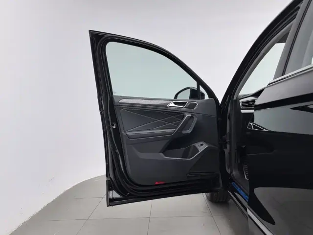 Volkswagen Tiguan L — Фото автомобиля 8
