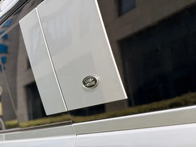 Land Rover Defender — Фото автомобиля 17