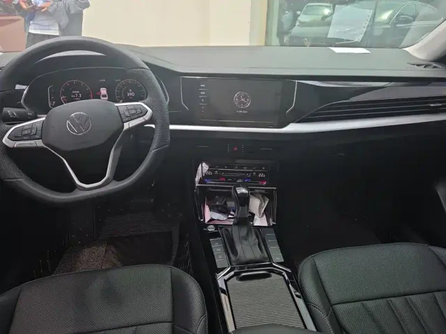 Volkswagen Passat — Фото автомобиля 12