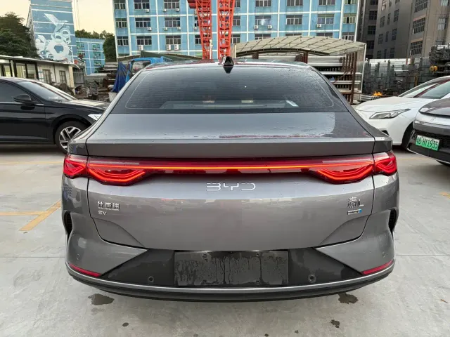 BYD Qin L — Фото автомобиля 17