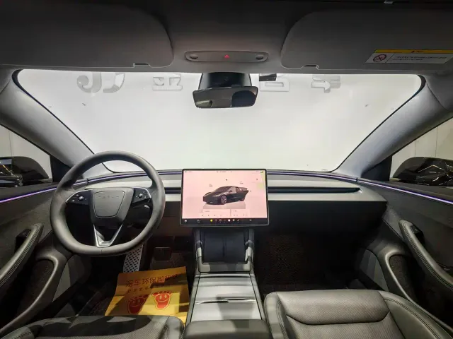 Tesla Model 3 — Фото автомобиля 4
