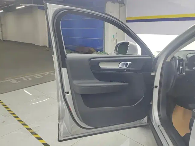 Volvo XC40 — Фото автомобиля 7