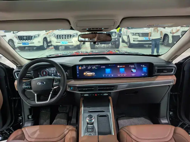 Ford Explorer — Фото автомобиля 6