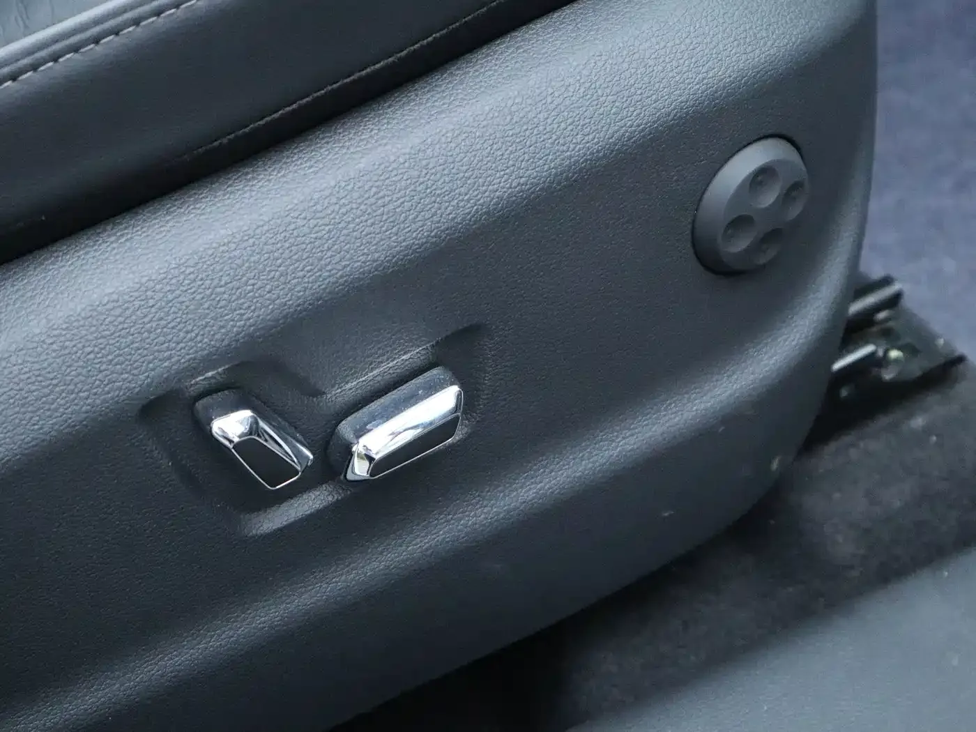 Hongqi Hongqi HS5 2022 2.0T Smart Connect Premium Edition — Фото автомобиля 14