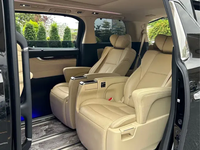 Toyota Alphard — Фото автомобиля 6
