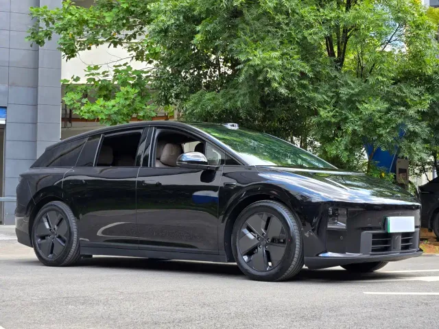 Li Auto i6 — Фото автомобиля 3