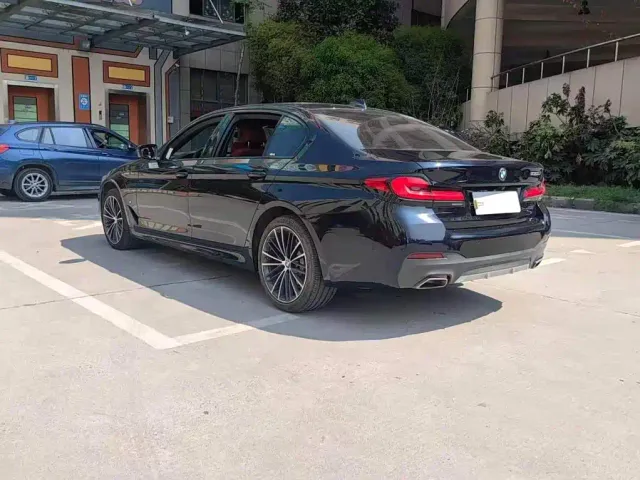 BMW 5 Series — Фото автомобиля 17