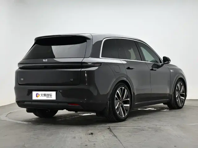 Li Auto L8 — Фото автомобиля 3
