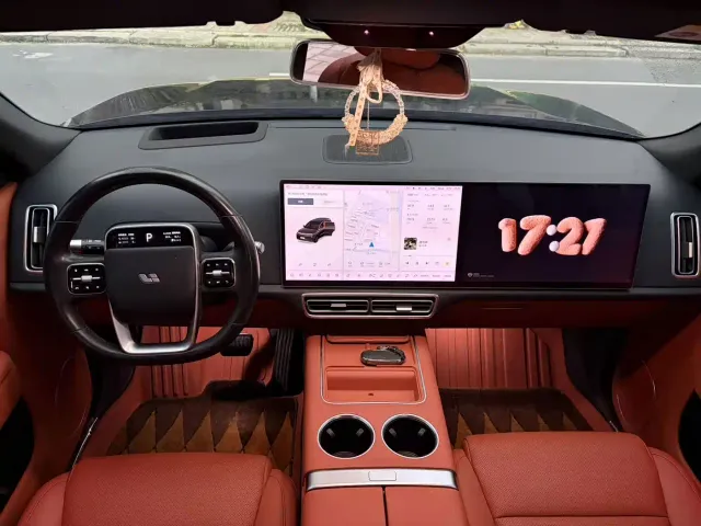 Li Auto L8 — Фото автомобиля 6
