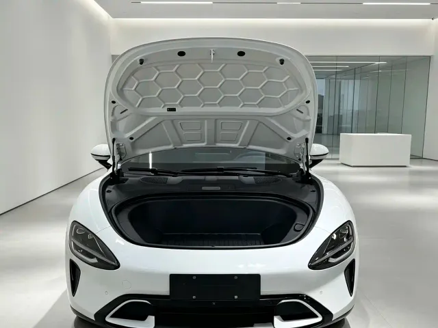 Xiaomi SU7 — Фото автомобиля 22