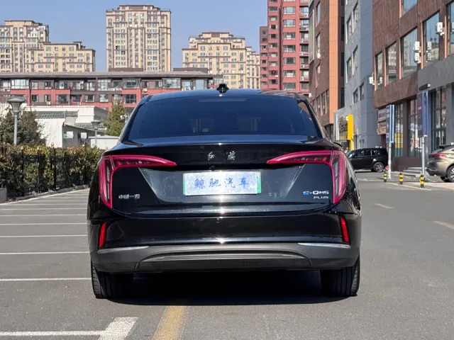 Hongqi E-QM5 — Фото автомобиля 9