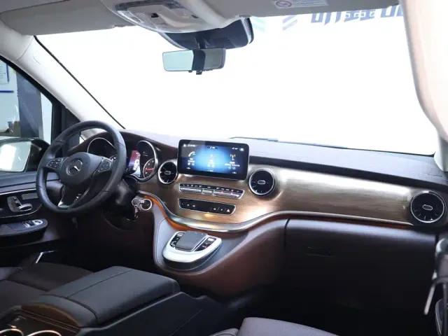Mercedes-Benz V-Class — Фото автомобиля 20