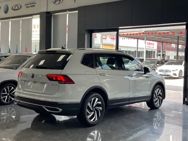 Volkswagen Tiguan L — Фото автомобиля 17