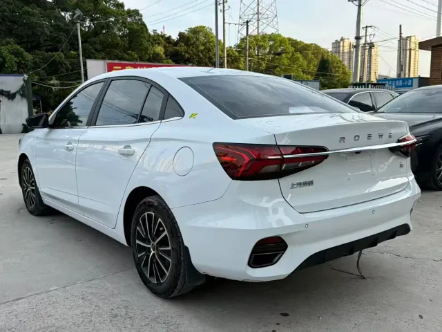 Roewe i5 — Фото автомобиля 10