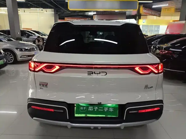 BYD Yuan UP — Фото автомобиля 5