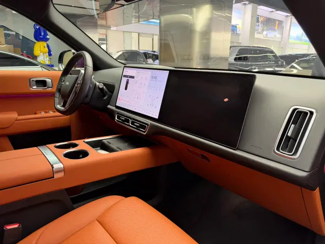 Li Auto L9 — Фото автомобиля 11
