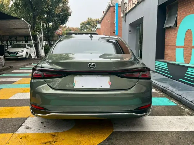 Lexus ES — Фото автомобиля 8