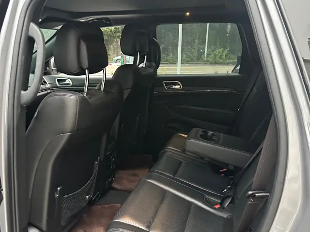 Jeep Grand Cherokee — Фото автомобиля 5