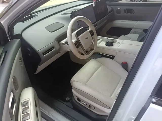 Li Auto Li Auto i6 2025 2WD Base Model — Фото автомобиля 15