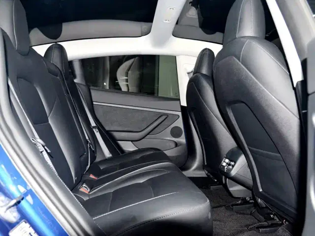 Tesla Model 3 — Фото автомобиля 14