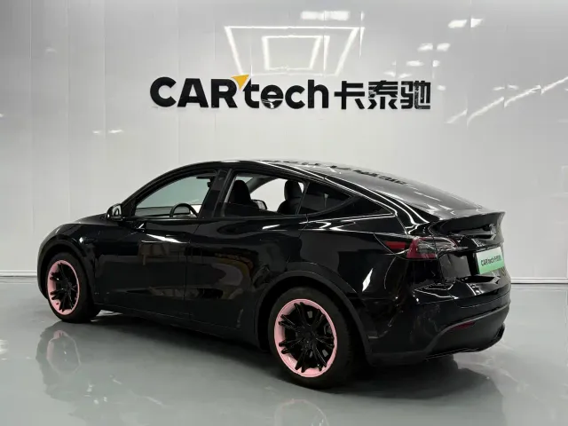 Tesla Model Y — Фото автомобиля 16