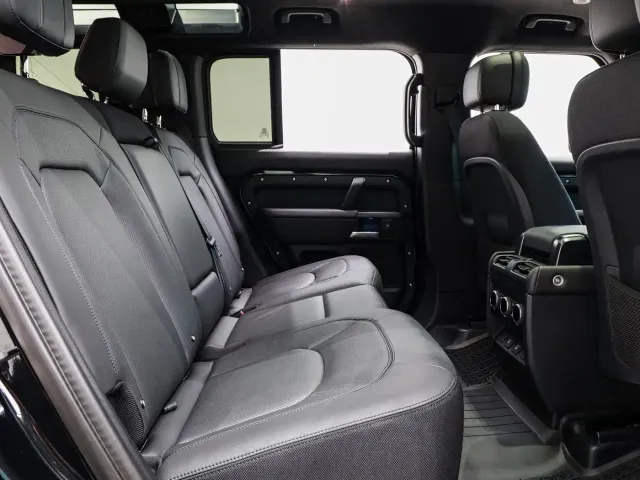 Land Rover Defender — Фото автомобиля 11