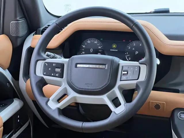 Land Rover Defender — Фото автомобиля 15