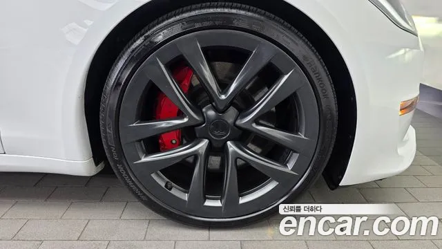 Tesla Model S — Фото автомобиля 6