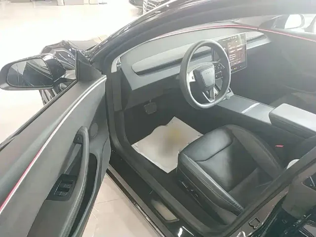 Tesla Model 3 — Фото автомобиля 15