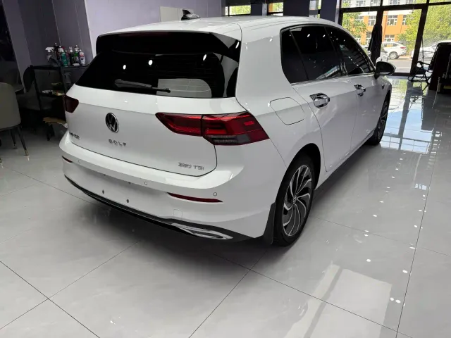 Volkswagen Golf — Фото автомобиля 4