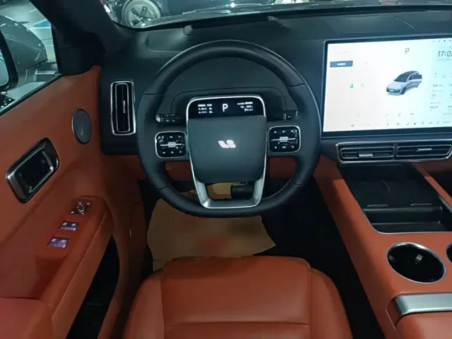 Li Auto L8 — Фото автомобиля 10