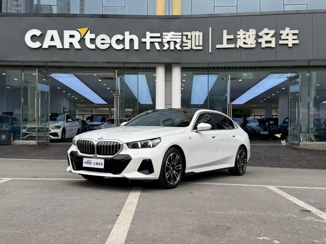 Фотография автомобиля — BMW 5 Series