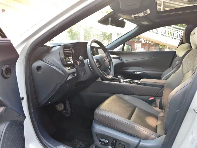 Lexus RX — Фото автомобиля 9