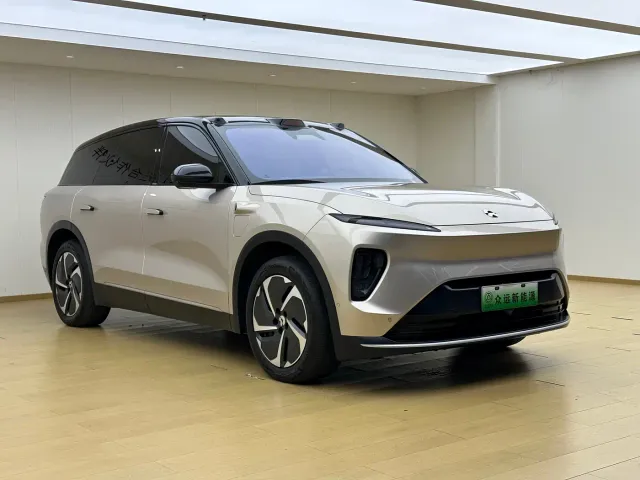 Nio ES8 — Фото автомобиля 12
