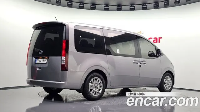 Фотография автомобиля — Hyundai Staria