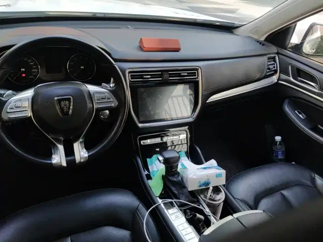 Roewe RX8 — Фото автомобиля 12