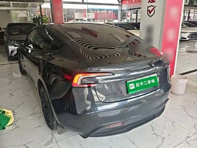 Tesla Model 3 — Фото автомобиля 4