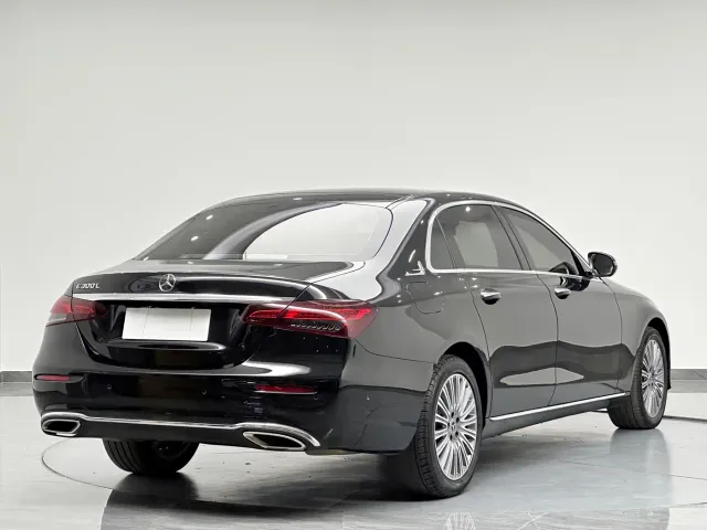 Mercedes-Benz E-Class — Фото автомобиля 8