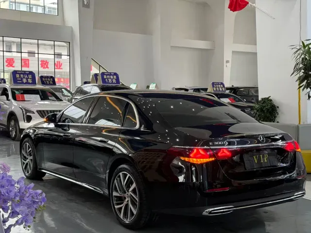 Mercedes-Benz E-Class — Фото автомобиля 9