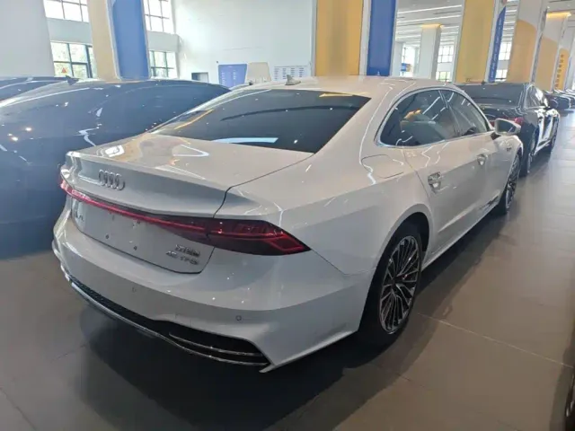 Audi A7L — Фото автомобиля 6