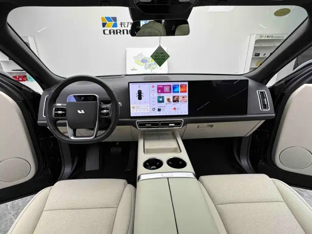 Li Auto L9 — Фото автомобиля 11