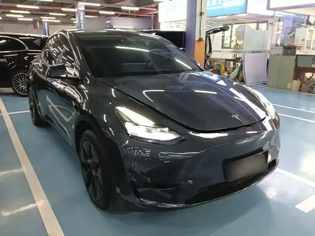 Tesla Model Y — Фото автомобиля 21
