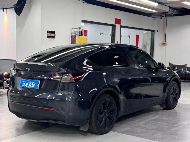 Tesla Model Y — Фото автомобиля 4