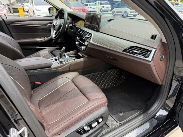 BMW 5 Series — Фото автомобиля 9